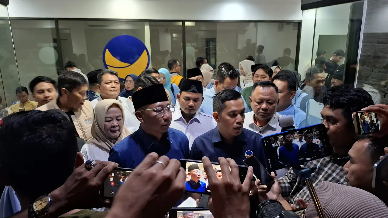 Rahmat Mirzani Djausal (RMD) usai menerima rekomendasi dalam bentuk form B sebagai bakal calon Gubernur Lampung . Foto : (Liputan6.com/Ardi).