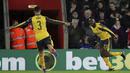 Pemain Arsenal, Danny Welbeck (kanan) merayakan golnya ke gawang Southampton pada putaran keempat Piala FA musim 2016-2017 di St Mary's Stadium, Southampton (28/1/2017. Arsenal menang 5-0. (Nick Potts/PA via AP)