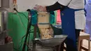 Bantuan alat pengupas dan pengiris pala membuat produksi lebih efisien. Proses mengupas pala berkurang dari lima menjadi dua jam, sedangkan pengirisan yang sebelumnya enam jam kini selesai sekitar dua jam.
