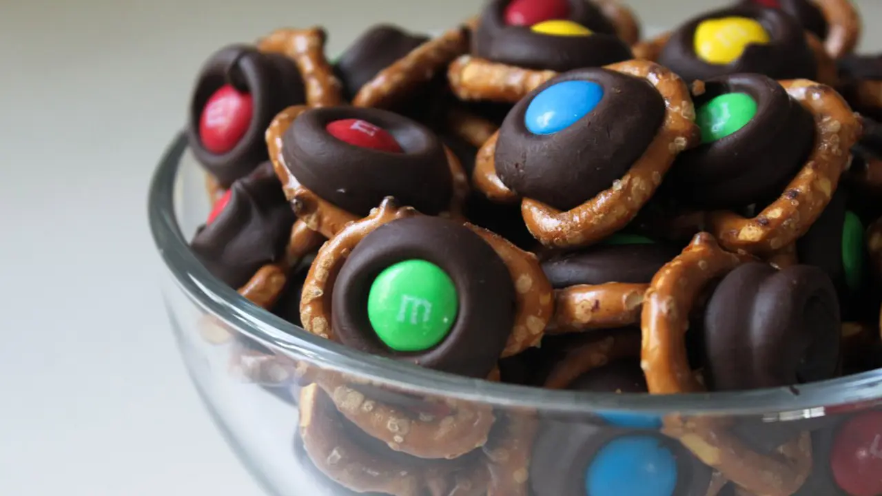Pretzel Coklat Permen Panggang, Pengisi Stoples di Ruang Tamu