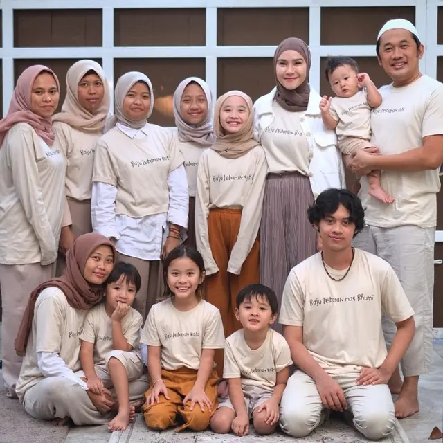 Keluarga Hanung Bramantyo - Zaskia Adya Mecca. (Instagram/ zaskiadyamecca - https://www.instagram.com/p/COy1Pdbs2HC/)