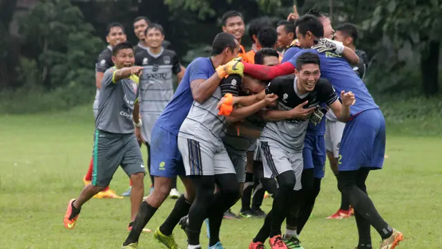 Persis Solo