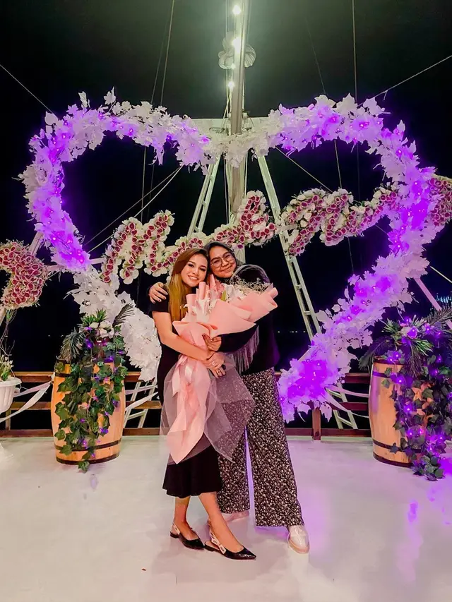 Potret Devi Agustina Pertiwi Manajer Atta Halilintar. (Sumber: Instagram/deviagustinapertiwi)