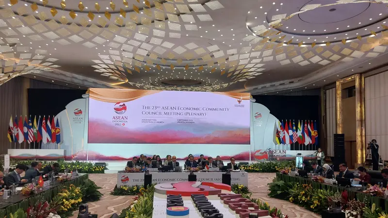 Menteri Koordinator bidang Perekonomian Airlangga Hartarto resmi membuka forum 23rd ASEAN Economic Community Council (AECC).