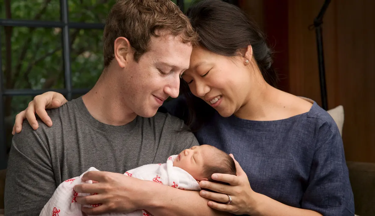 CEO Facebook Mark Zuckerberg bersama istrinya Priscilla dan putri pertamanya, Max. Zuckerberg  (REUTERS/Courtesy of Mark Zuckerberg)