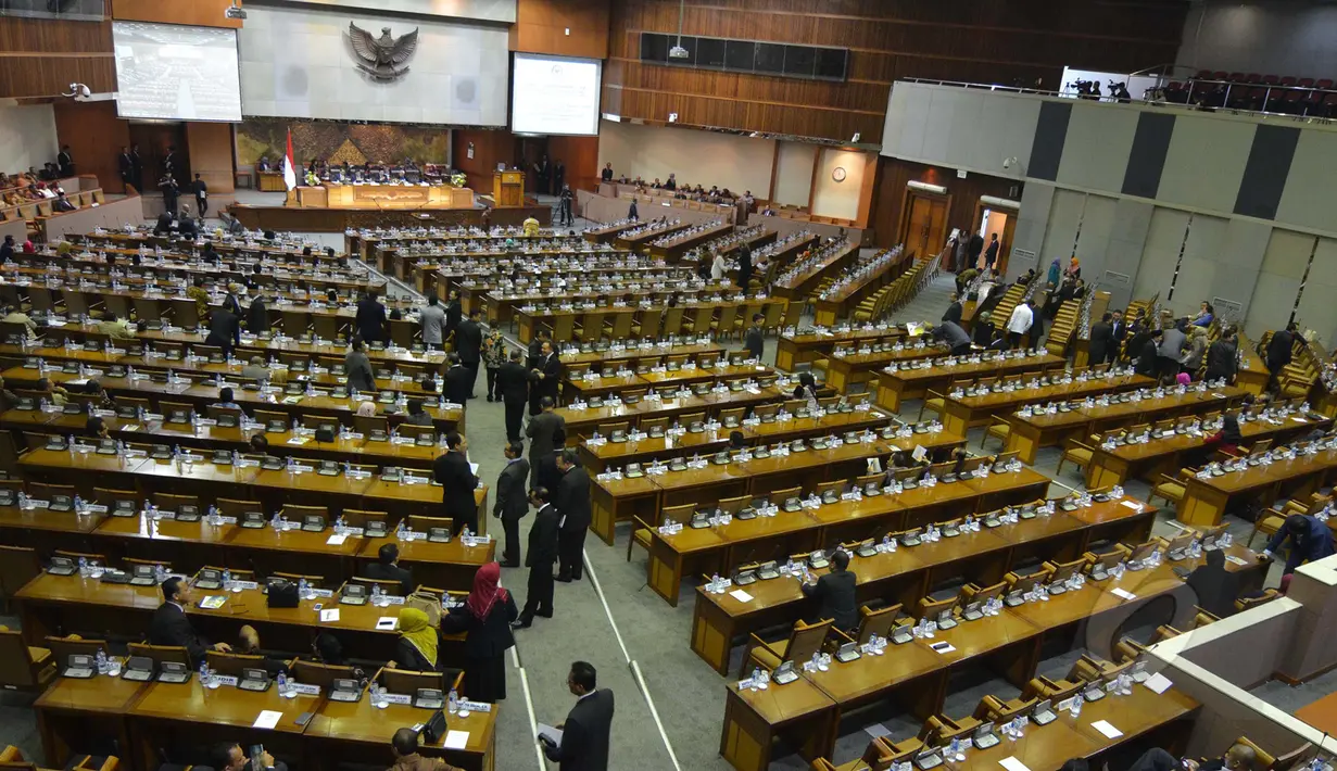 Suasana sidang paripurna pembukaan reses di ruang paripurna gedung DPR, Jakarta, Senin (23/3/2015). (Liputan6.com/Faisal R Syam)