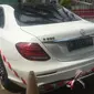 Mobil hasil sitaan dari tersangka kasus Jiwasraya di Kejaksaan Agung (Kejagung), Kamis (16/1/2020). (Liputan6.com/ Muhammad Radityo Priyasmoro)