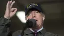 US President Donald Trump speaks aboard the pre-commissioned USS Gerald R. Ford aircraft carrier in Newport News, Virginia, March 2, 2017. / AFP PHOTO / SAUL LOEB