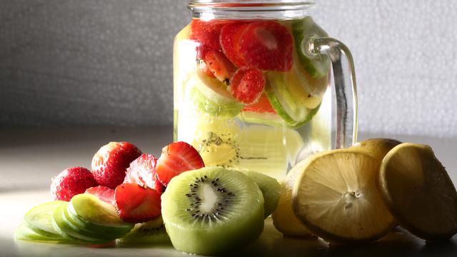 [Bintang] 4 Gerakan Olahraga yang Bisa Dilakukan Pemalas Sambil Nonton TV