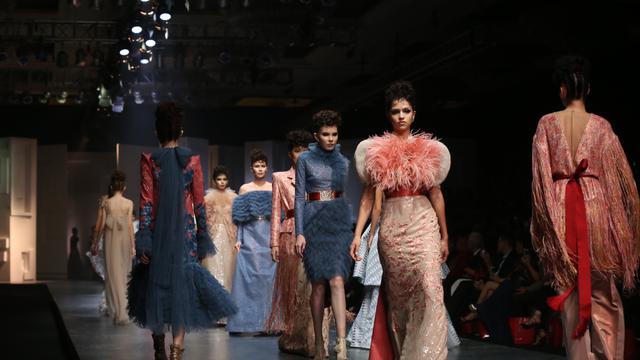Cromia, Permainan Warna yang Intens dari Koleksi Sebastian Gunawan