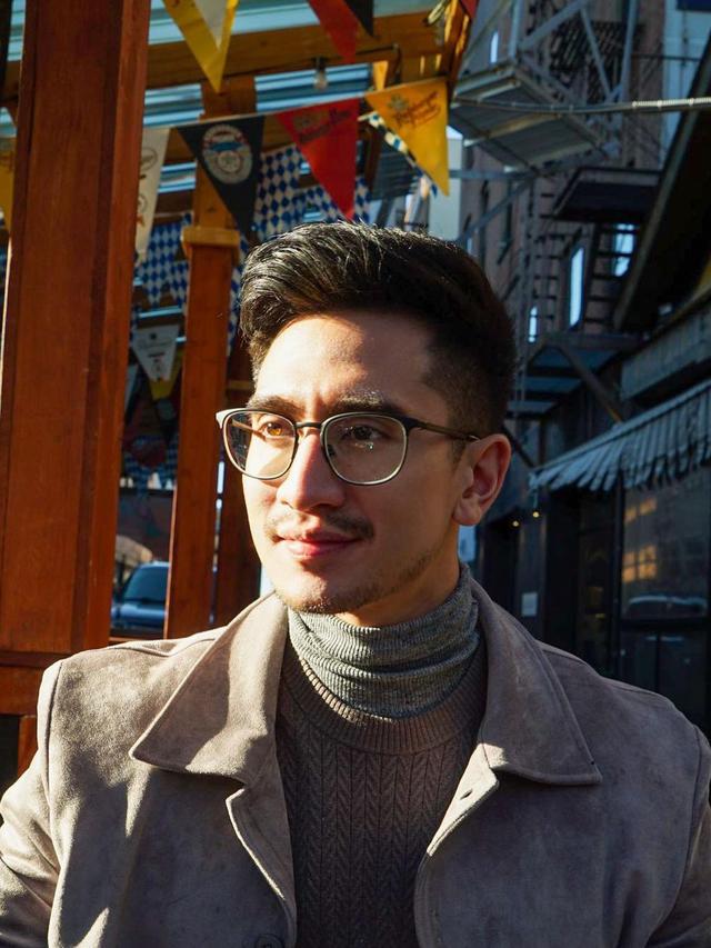 7 Potret Verrell Bramasta Tampil Makin Dewasa dengan Berkumis