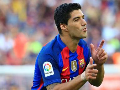 Barcelona meraih kemenangan 6-2 atas Real Betis pada pertandingan pembuka La Liga 2016-17, di Stadion Camp Nou, Sabtu atau Minggu (21/8/2016) dini hari WIB. Luis Suarez mencetak 3 gol. (AFP/Pau Barrena)