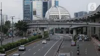 Suasana lengang tampak terlihat di tol dalam kota Gatot Subroto, Jakarta, Selasa (25/2/2020). Dikarenakan ruas jalan yang tergenang usai banjir hari ini membuat banyak pekerja kantoran meliburkan diri dan membuat ruas jalan di Jakarta lengang. (Liputan6.com/Faizal Fanani)