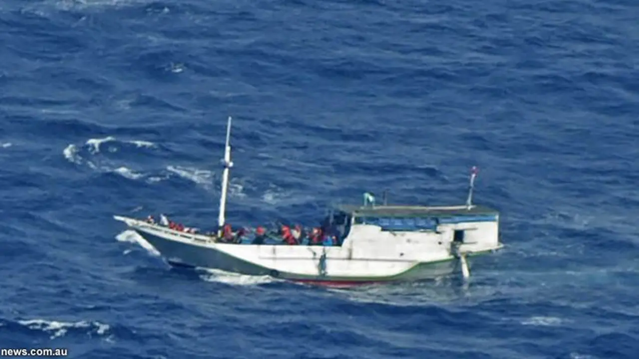 kapal-terbalik-130715b.jpg