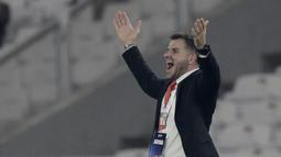 Pelatih Timnas Indonesia, Simon McMenemy, saat melawan Malaysia pada laga kualifikasi Piala Dunia 2022 di SUGBK, Jakarta, Kamis (5/9). Indonesia takluk 2-3 dari Malaysia. (Bola.com/M Iqbal Ichsan)