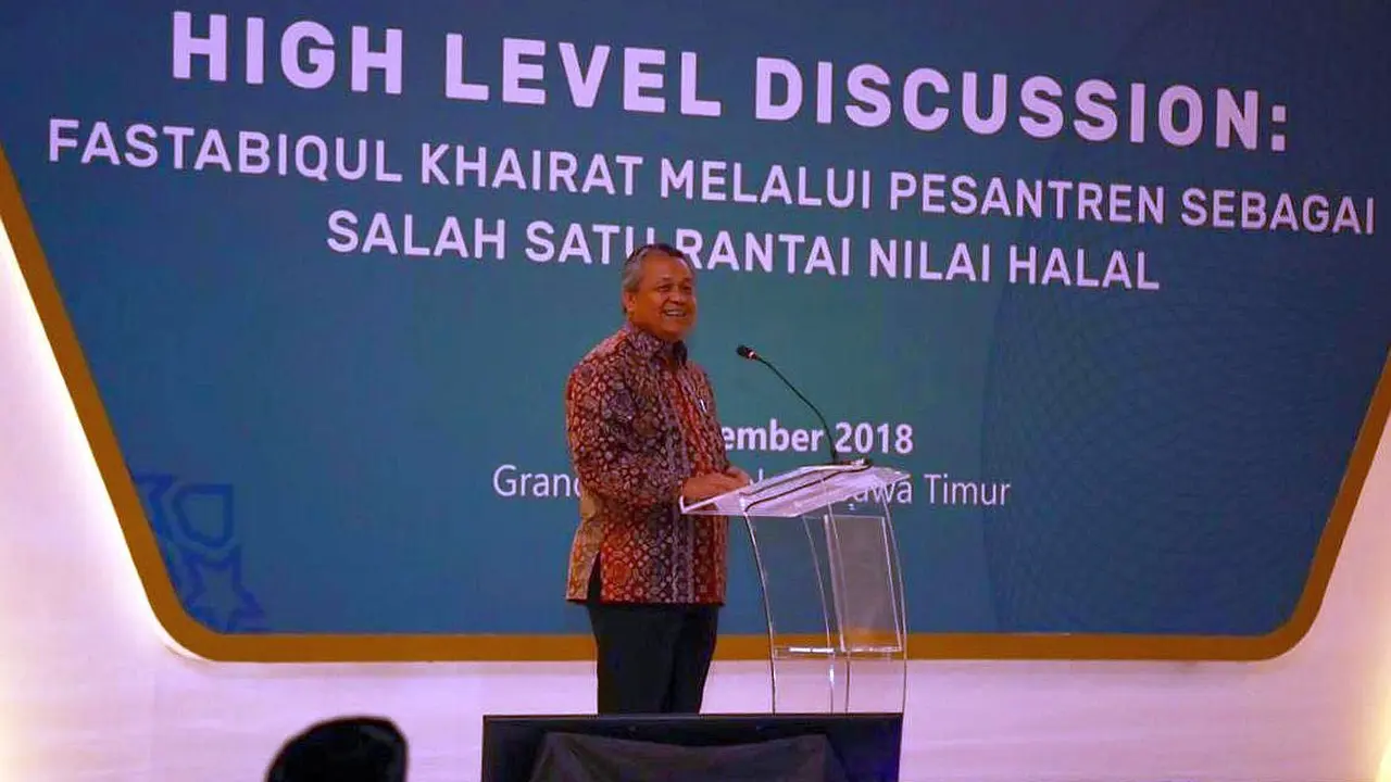 Gubernur Bank Indonesia Perry Warjiyo dalam acara Indonesia Sharia Economic Festival (ISEF) di Grand City, Surabaya, Selasa (11/12/2018).