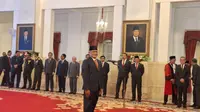 Presiden Joko Widodo atau Jokowi melantik Irjen Marthinus Hukom sebagai Kepala Badan Narkotika Nasional (BNN) di Istana Negara Jakarta, Jumat (8/12/2023).