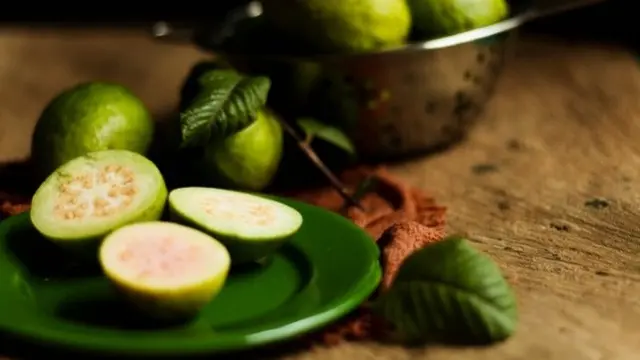 Buah Jambu Biji (Sumber: Freepik)