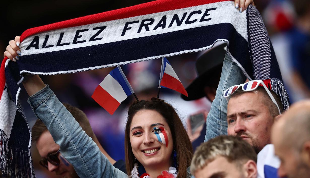 Laga kedua tim berlangsung ketat dan sengit. (FRANCK FIFE/AFP)