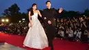 “Aku menunggu soal kabar pernikahan mereka. Awalnya aku tak yakin 100 persen bahwa saat itu acara lamaran, namun itu benar terjadi,” lanjut sumber menuliskan. (AFP/Bintang.com)