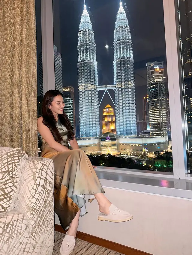 Potret Ayu Ting Ting yang sedang liburan ke Malaysia (Sumber: Instagram/@ayutingting92)