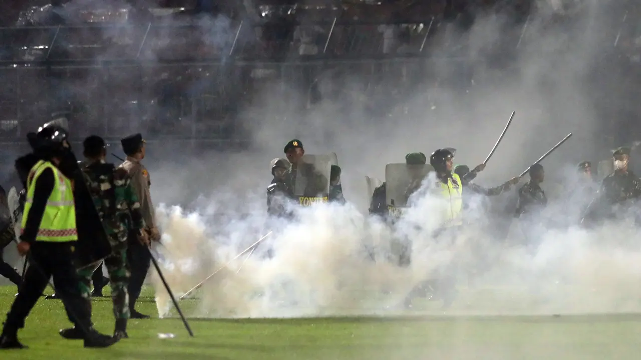 Potret Tragedi Kerusuhan Stadion Kanjuruhan Malang yang Tewaskan 127 Orang