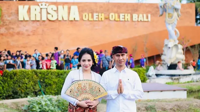 7 Pesona Raffi Ahmad dan Nagita Slavina saat Berbusana Adat Bali