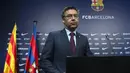 Mantan Presiden Barcelona Josep Maria Bartomeu adalah sosok yang dinilai paling bertanggung jawab atas redupnya reputasi dan prestasi Barcelona. Saat menjabat Presiden Klub, sederet dosa diperbuatnya yang berimbas pada penampilan buruk Bracelona. (AFP/Josep Lago)