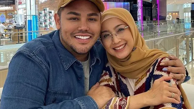 6 Momen Kebersamaan Desy Ratnasari dan Caren Delano, Jadi Sorotan Netizen