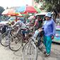 Ojek sepeda ontel di kotatua Jakarta. (Liputan6.com/Lady Nuzulul Barkah Farisco)