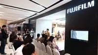 Fujifilm Showroom di Surabaya. Liputan6.com/ Dian Kurniawan