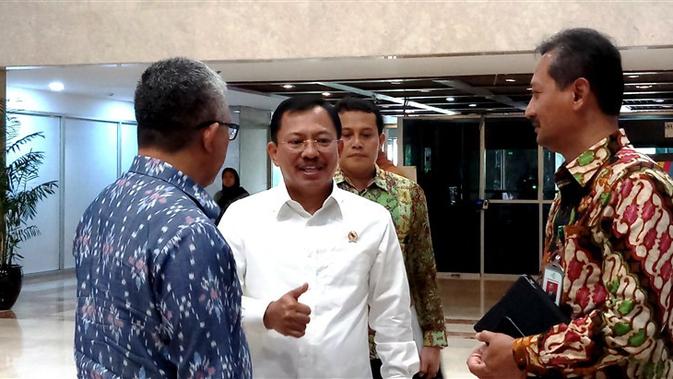 Menteri Kesehatan Terawan Agus Putranto hadiri rapat Komisi IX DPR di Kompleks Parlemen, Jakarta, Selasa (5/11/2019). (Liputan6.com/Fitri Haryanti Harsono)