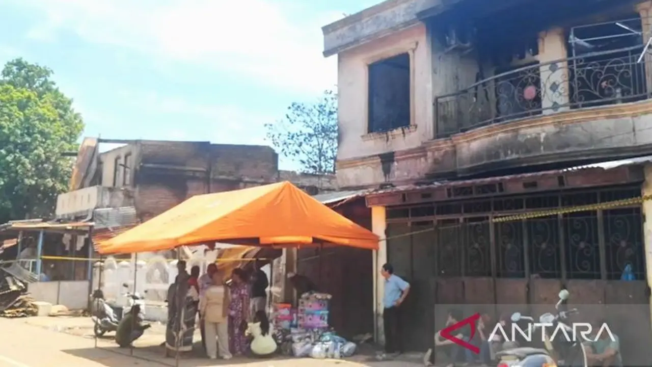 Rumah dibakar dalam insiden bentrokan warga di Makassar