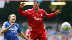 Rekan setim Skrtel, Jamie Carragher juga tercatat sebagai salah satu bek yang sering mencetak gol bunuh diri. Carragher total telah membuat blunder tersebut sebanyak tujuh kali dari 707 penampilannya bersama The Reds. Meskipun begitu ia merupakan salah satu kapten Liverpool. (AFP/Carl De Souza)