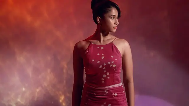 5 Inspirasi Outfit Aghniny Haque, Feminim dan Elegan