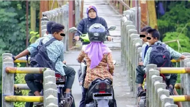 Kumpulan Potret Aksi Ibu-Ibu di Jalan Raya Naik Motor yang Bikin Geleng-Geleng Kepala (ist)