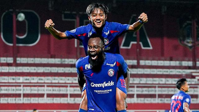 Arema FC menang 4-2 atas Barito Putera.