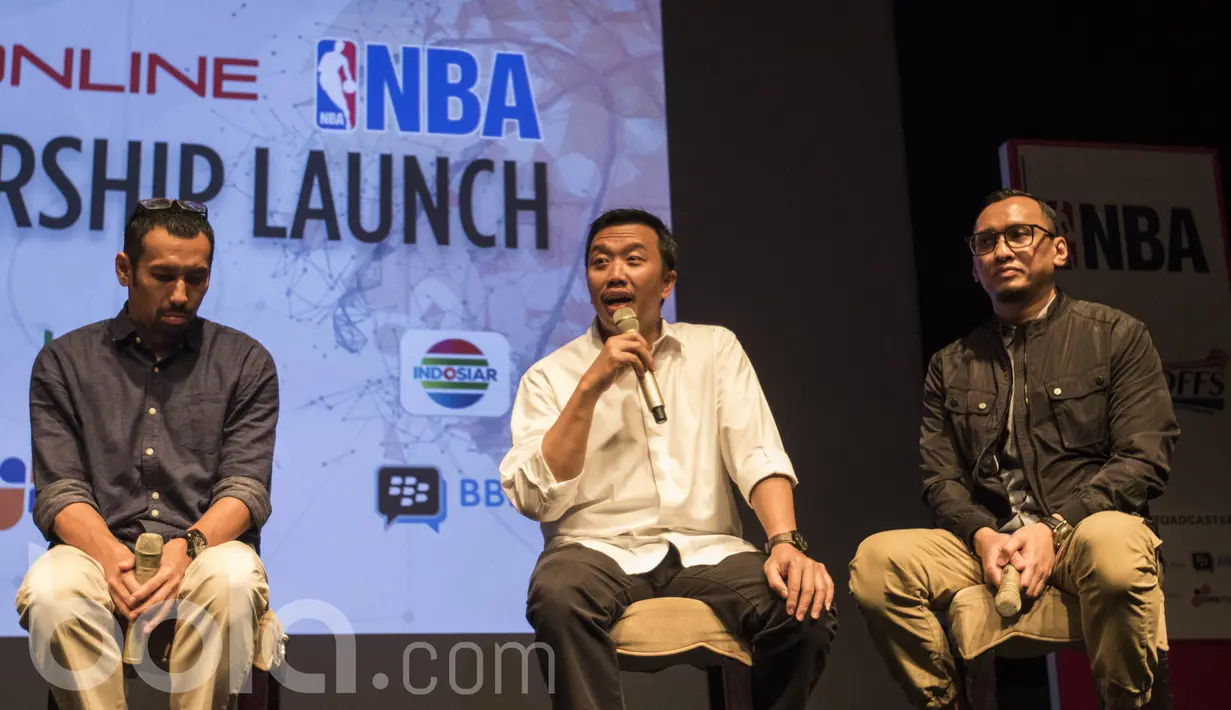 Menpora, Imam Nahrawi, menjawab pertanyaan saat menghadiri jumpa pers pengumuman kerjasama antara EMTEK dan NBA di Plaza Senayan, Jakarta, Rabu (3/5/2017). (Bola.com/Vitalis Yogi Trisna)