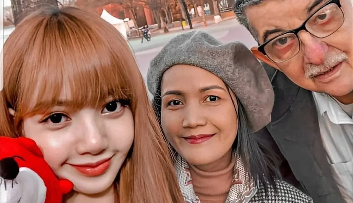 Jago ngerap dan ngedance, bakat Lisa didukung oleh kedua orang tuanya. [via koreaboo]