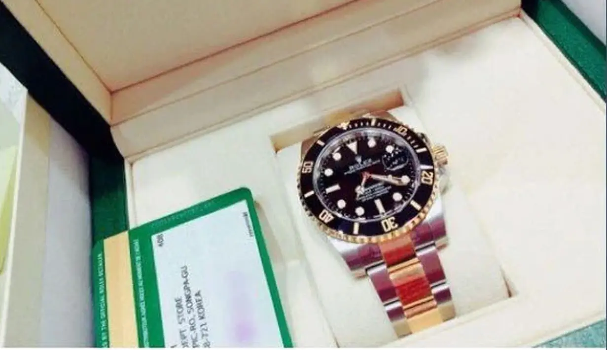Pada ulang tahunnya yang ke-20, Jungkook BTS mendapat hadiah jam Rolex. Jam ini berharga Rp 326 juta. (Foto: koreaboo.com)