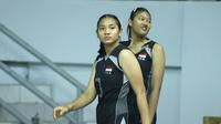Khanza Putri Yansi Ganshtri (kanan) dan Tina Syifa Sabila Salim. (PBVSI)