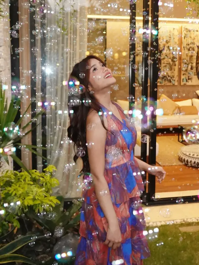 Fuji An Kenakan Long Dress Ruffle dengan harga terjangkau. [@fuji_an]