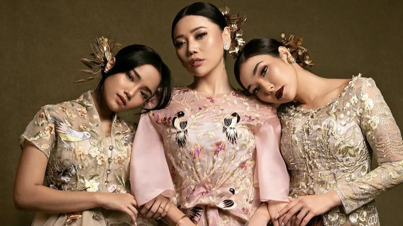 Perjalanan Kain Lilit, Busana Adat Populer di Kalangan Millenial