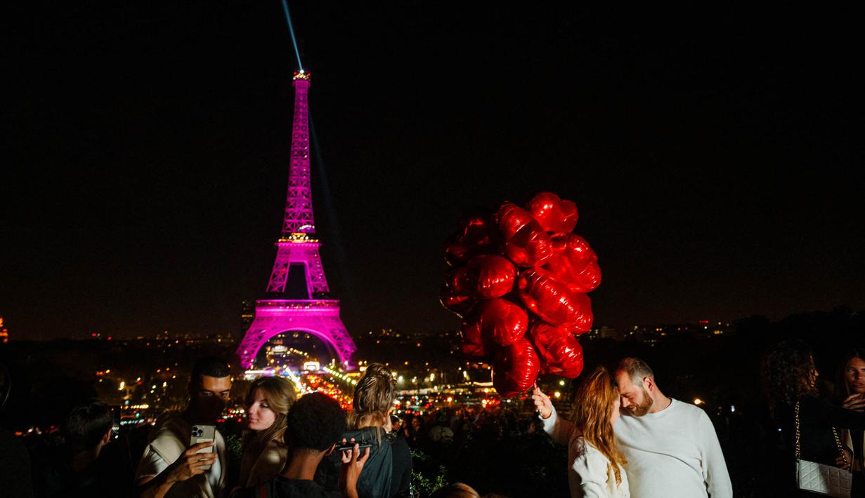 Bulan Kesadaran Kanker Payudara yang merupakan kampanye tahunan untuk meningkatkan kesadaran tentang Kanker Payudara. (Dimitar DILKOFF/AFP)