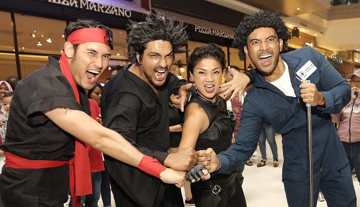 5 Cowok Jagoan, Film Komedi yang Berlatar Belakang Film ...