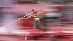 Damian Warner asal Kanada bertanding dalam lempar lembing putra pada Olimpiade Tokyo 2020 di Olympic Stadium, Tokyo, Kamis (5/8/2021). (Foto: AFP/Jonathan Nackstrand)