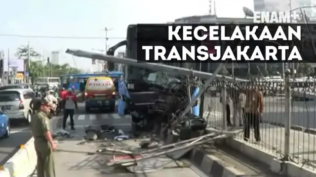 ENAM PLUS: Bus Transjakarta Hantam Pembatas Jalan