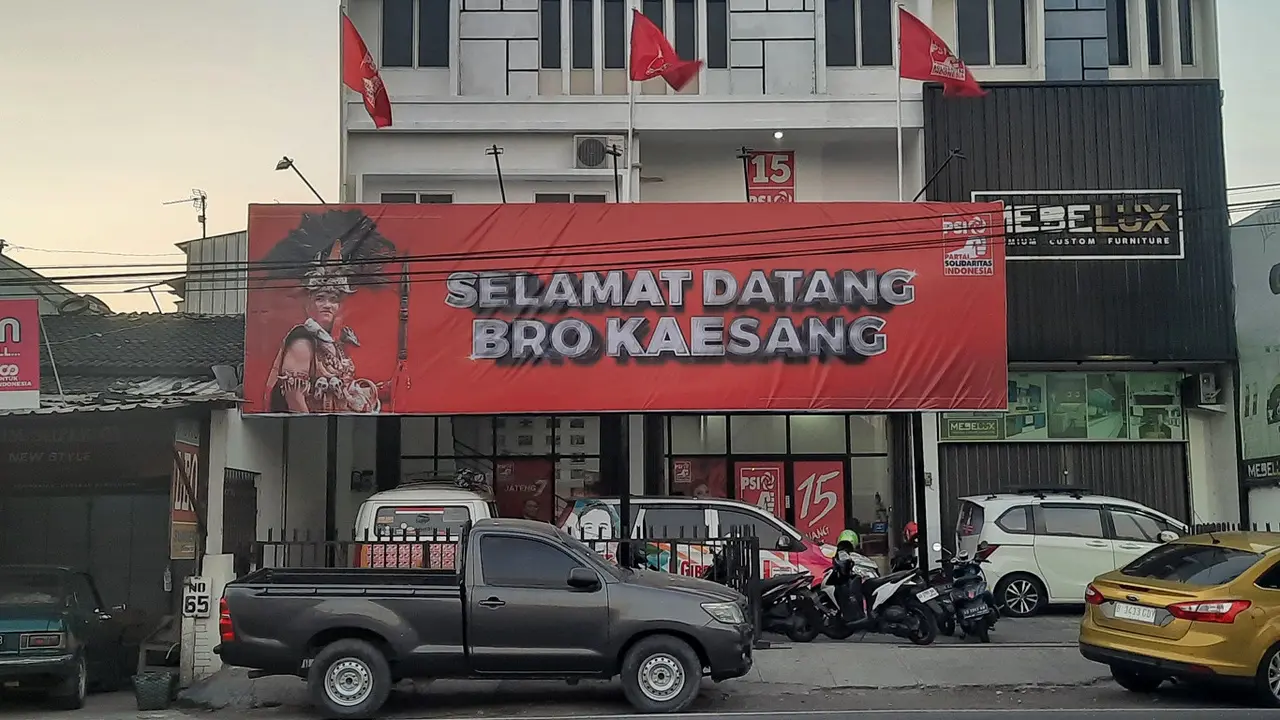 Spanduk Welcome Bro Kaesang di Kantor DPD PSI Solo