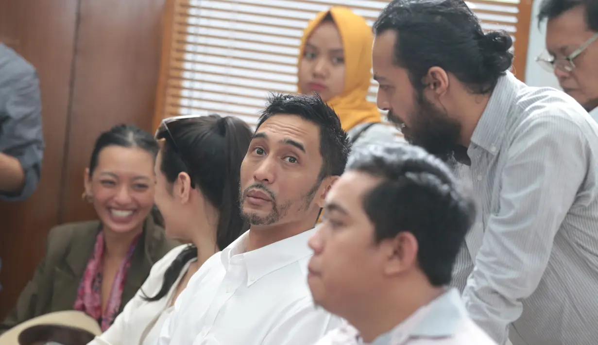 Sidang narkoba aktor Restu Sinaga kembali dilaksanakan pada Kamis (27/10). Sidang yang digelar di Pengadilan Negeri Jakarta Selatan itu beragendakan keterangan saksi dari pihak Restu. (Adrian Putra/Bintang.com)