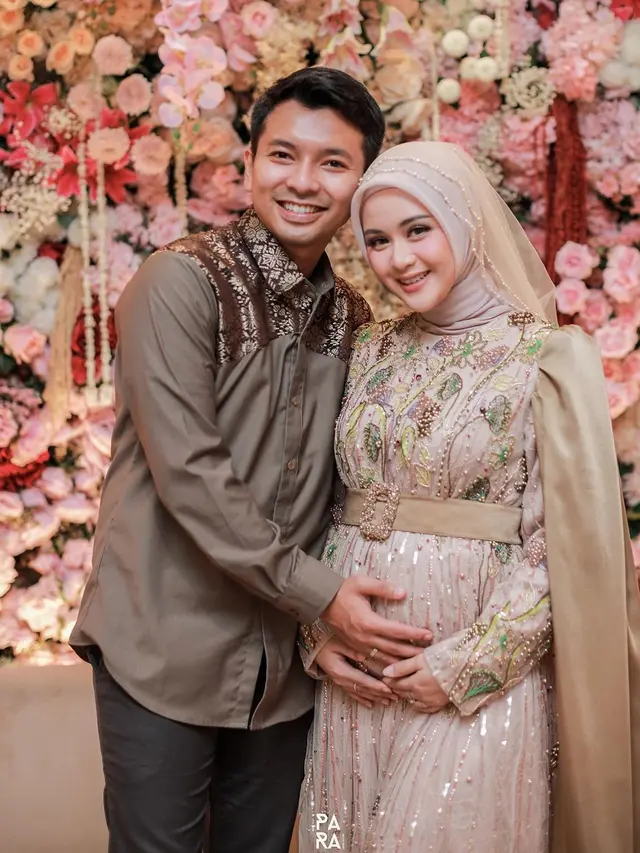 7 Potret Reza Surya dan Alifhia Fitri Gelar Pengajian 4 Bulan Kehamilan, Penuh Bahagia